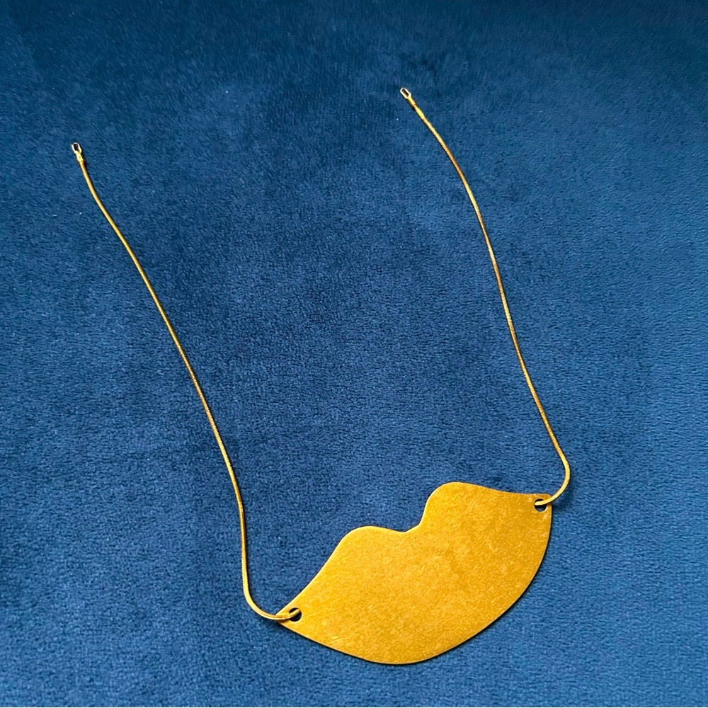 💋 Clare V kiss lip charm